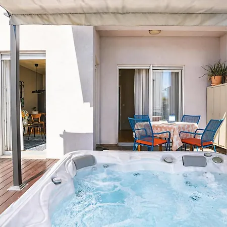 Astramaris Znjan - Deluxe With Hot Tub Appartement *
